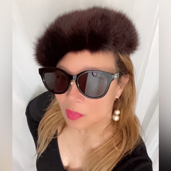 Vintage Mink Black/Burgundy Pillbox Beret w/Satin Lining, 2 Clips - 1960s - Picture 3 of 7